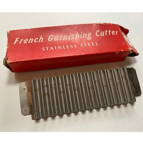 French Garnishing Cutter Crinkle Cut Potato Cutter Wavy Slicer - Picture 3 of 4